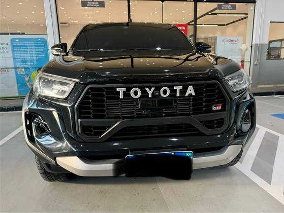 TOYOTA HILUX 2.8 D-4D TURBO DIESEL CD GR-S 4X4 AUTOMÁTICO TOYOTA HILUX 2.8 D-4D TURBO DIESEL CD GR-S 4X4 AUTOMÁTICO